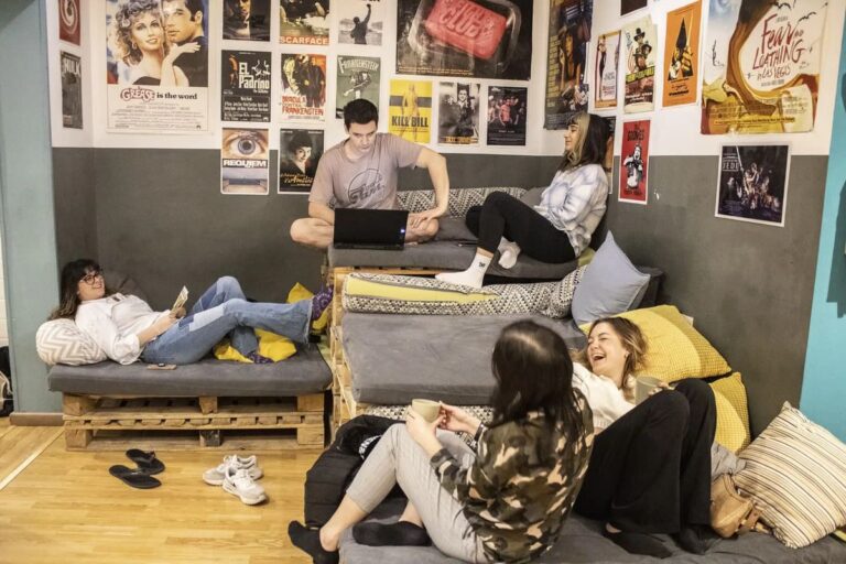 onefam sungate hostal madrid 768x512