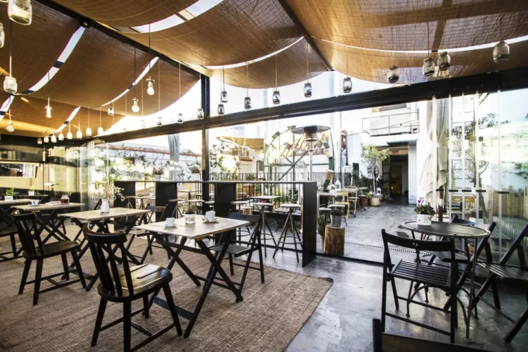 the hat hostel 768x512