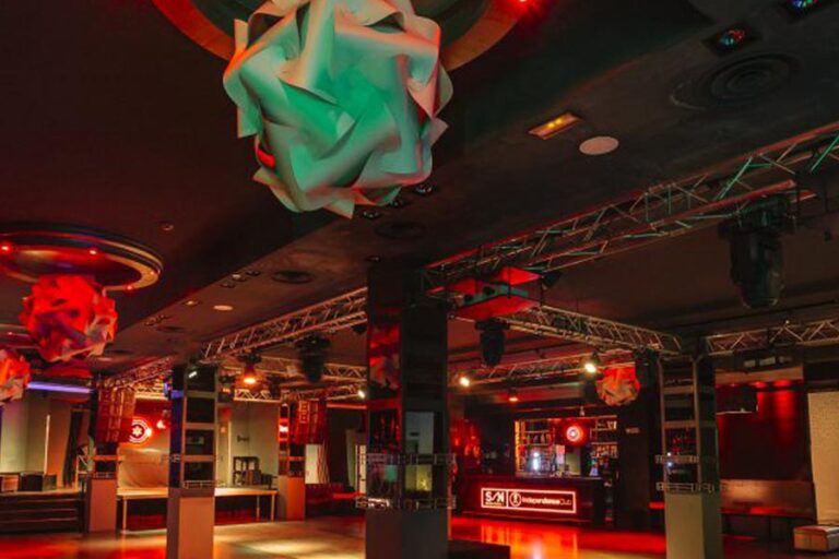 independance club 3 768x512